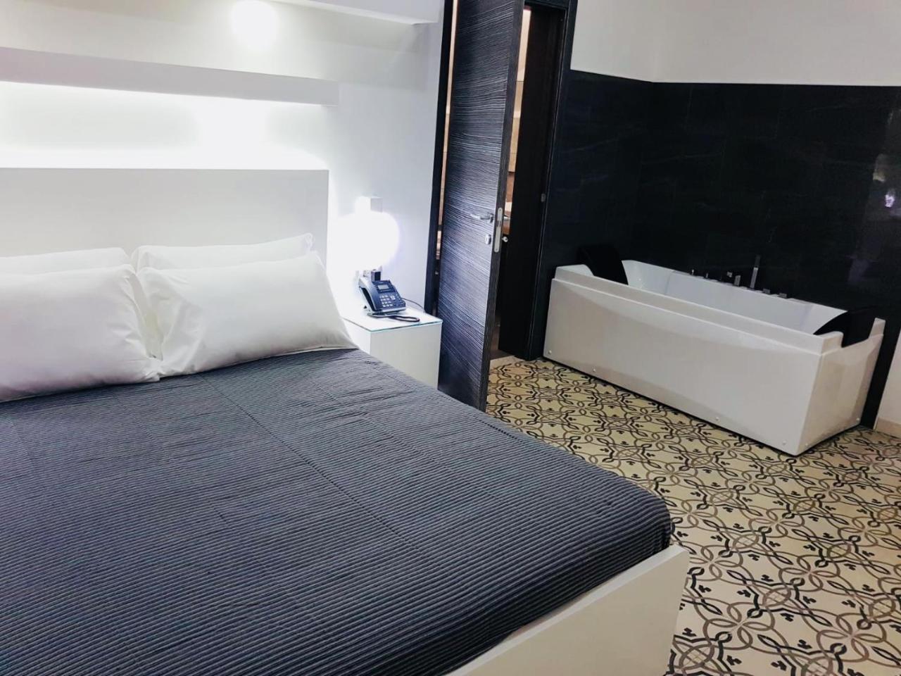 Villa Adelaide Suite & Room Torre A Mare Bagian luar foto